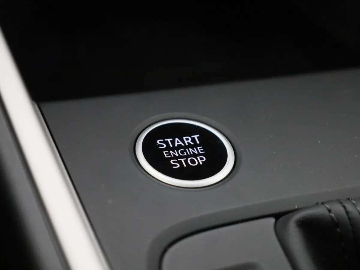 30 TFSI Advanced edition l Cruise control l Navigatie l Climate control l Stoelverwarming l Parkeersensoren l Achteruitrijcamera l LED-koplampen l Privacy glas l Alarm Klasse III l Audi soun