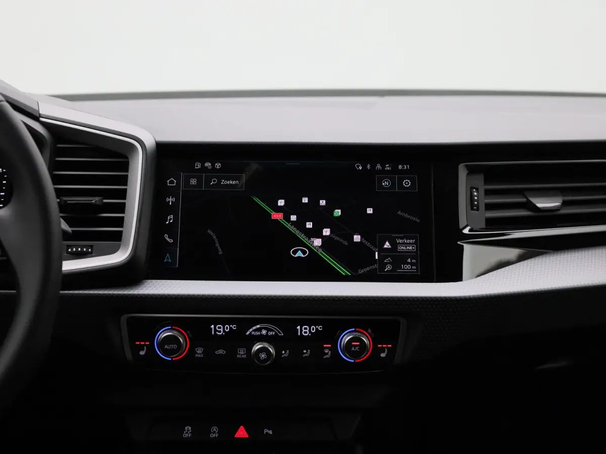 30 TFSI Advanced edition l Cruise control l Navigatie l Climate control l Stoelverwarming l Parkeersensoren l Achteruitrijcamera l LED-koplampen l Privacy glas l Alarm Klasse III l Audi soun