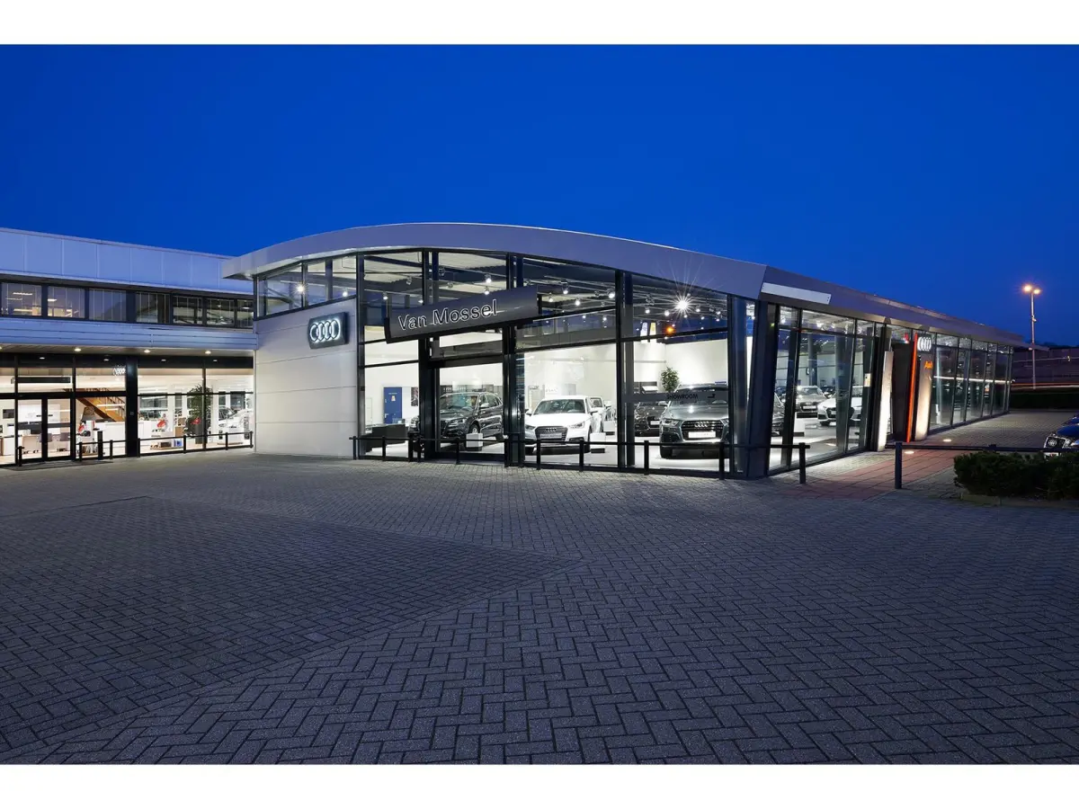 30 TFSI Advanced edition l Cruise control l Navigatie l Climate control l Stoelverwarming l Parkeersensoren l Achteruitrijcamera l LED-koplampen l Privacy glas l Alarm Klasse III l Audi soun