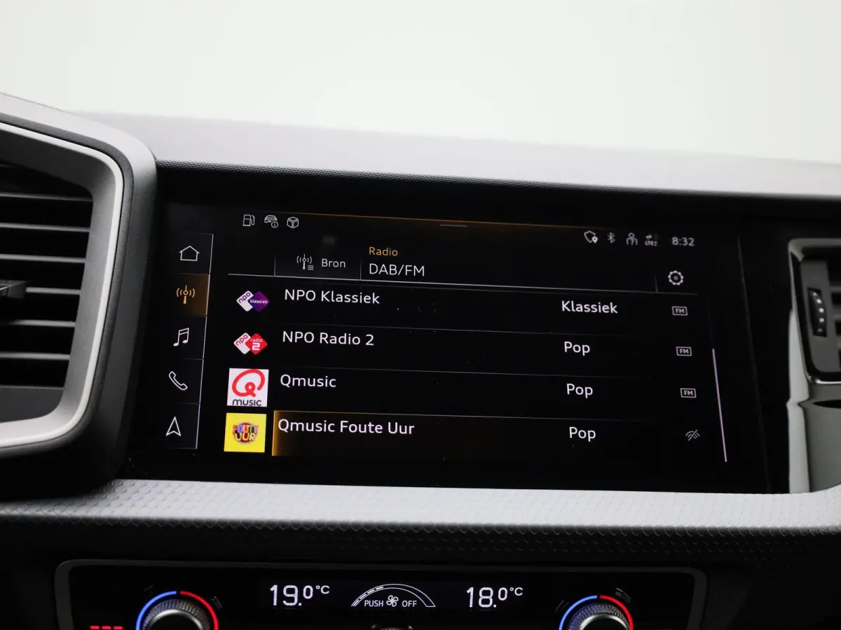 30 TFSI Advanced edition l Cruise control l Navigatie l Climate control l Stoelverwarming l Parkeersensoren l Achteruitrijcamera l LED-koplampen l Privacy glas l Alarm Klasse III l Audi soun