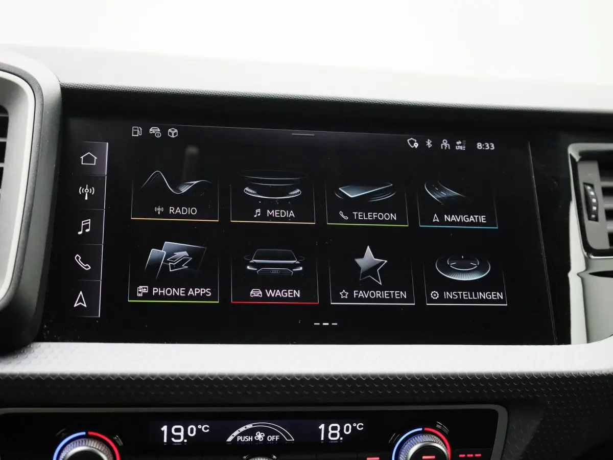 30 TFSI Advanced edition l Cruise control l Navigatie l Climate control l Stoelverwarming l Parkeersensoren l Achteruitrijcamera l LED-koplampen l Privacy glas l Alarm Klasse III l Audi soun