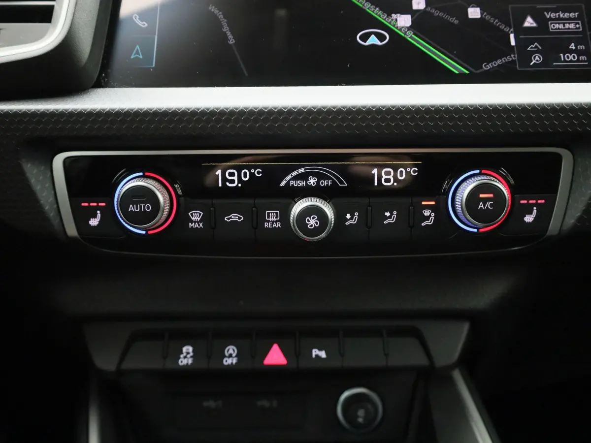 30 TFSI Advanced edition l Cruise control l Navigatie l Climate control l Stoelverwarming l Parkeersensoren l Achteruitrijcamera l LED-koplampen l Privacy glas l Alarm Klasse III l Audi soun