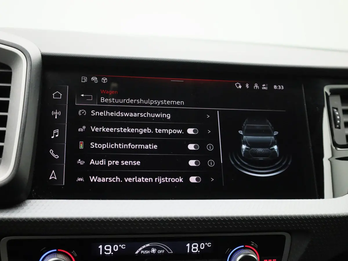 30 TFSI Advanced edition l Cruise control l Navigatie l Climate control l Stoelverwarming l Parkeersensoren l Achteruitrijcamera l LED-koplampen l Privacy glas l Alarm Klasse III l Audi soun