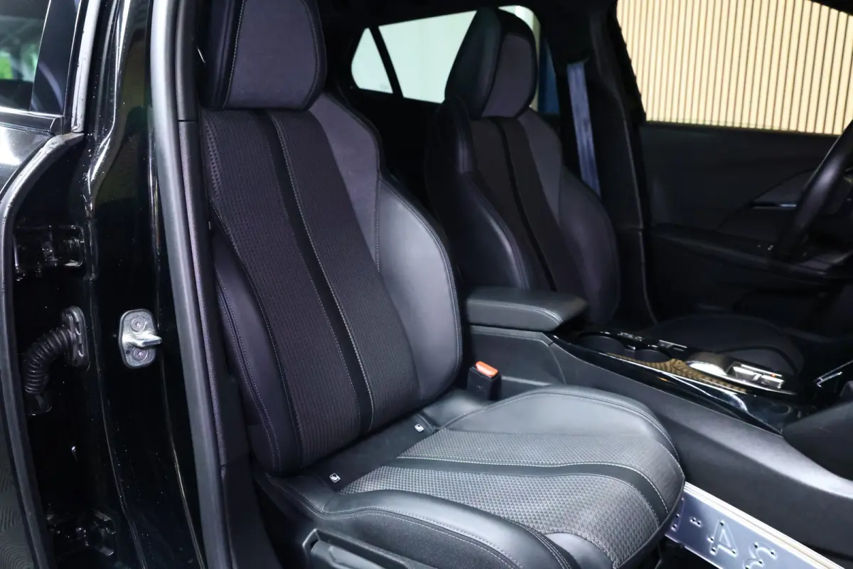 1.2 PureTech GT AVM AUTOMAAT PANODAK NAVI LANE DAB CLIMA "23
