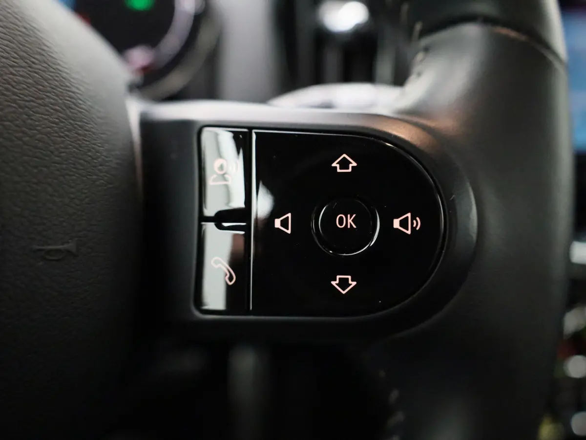 1.5 Cooper ALL4 John Cooper Works | Automaat | Apple Carplay / Android Auto | Camera | Parkeersensoren | Panoramadak |