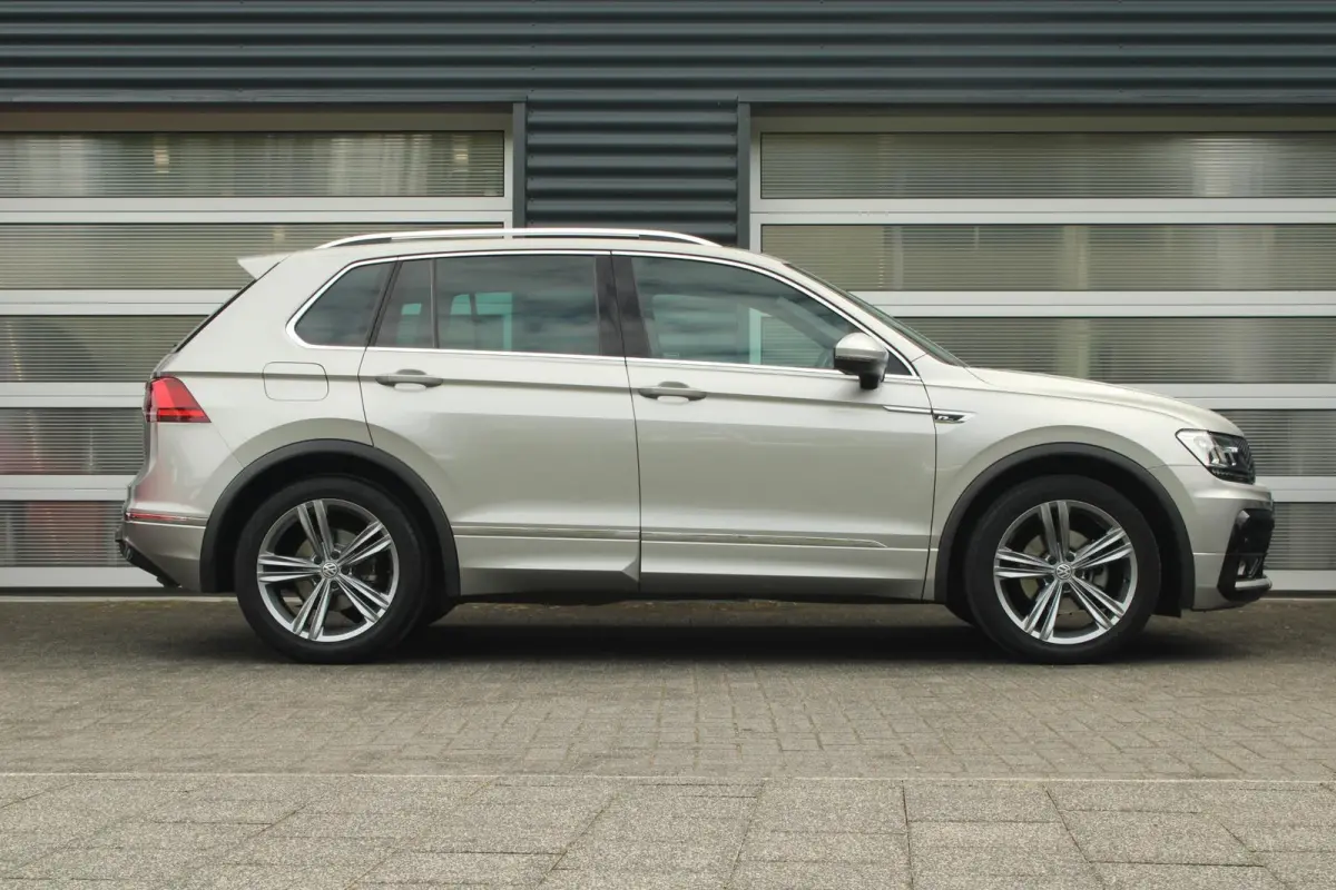1.5 TSI 150pk DSG Highline Business R | Trekhaak | Apple CarPlay & Android Auto| Elek. Achterklep