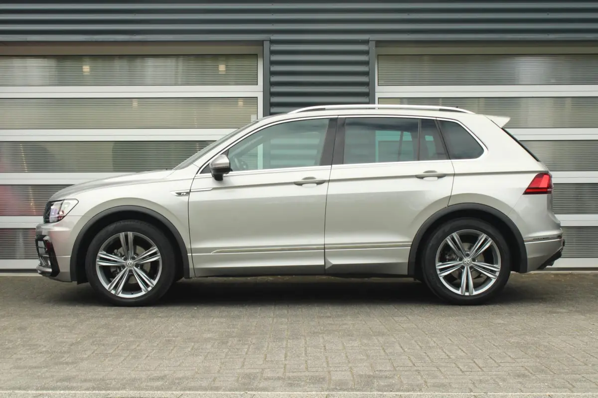 1.5 TSI 150pk DSG Highline Business R | Trekhaak | Apple CarPlay & Android Auto| Elek. Achterklep