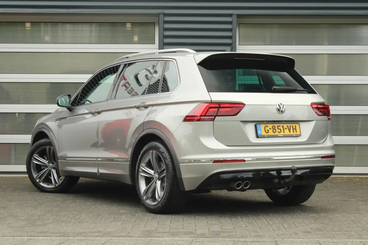 1.5 TSI 150pk DSG Highline Business R | Trekhaak | Apple CarPlay & Android Auto| Elek. Achterklep