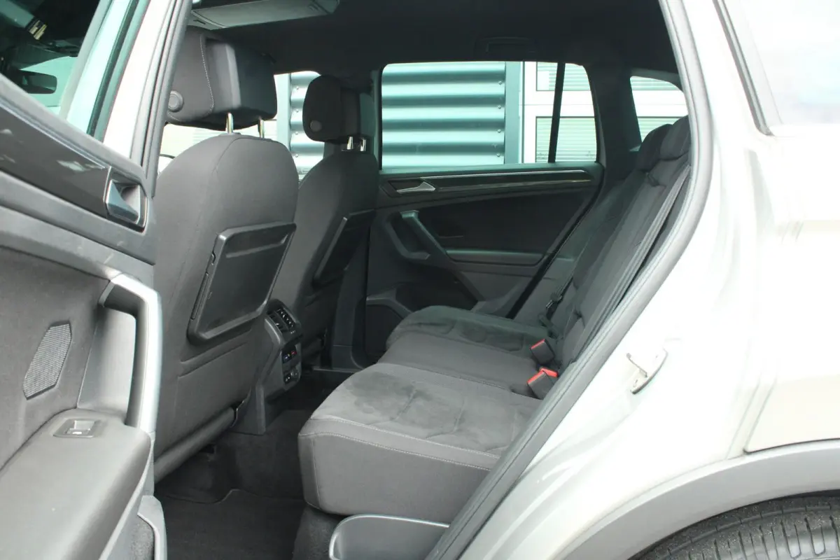 1.5 TSI 150pk DSG Highline Business R | Trekhaak | Apple CarPlay & Android Auto| Elek. Achterklep