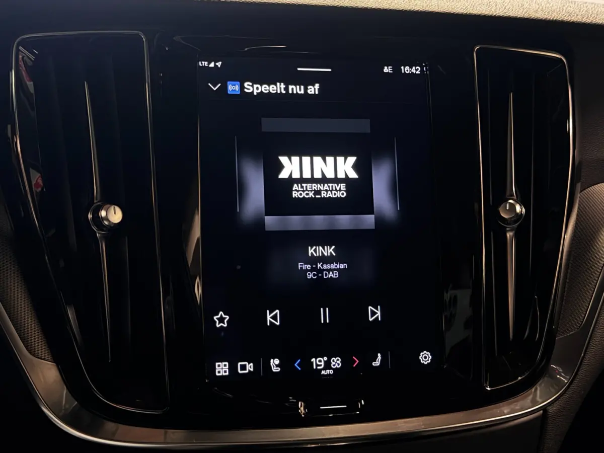 2.0 T6 Plug-in hybrid AWD Ultimate Dark Long Range | Trekhaak | 100% SOH | Leder + Memory | Winter Pack