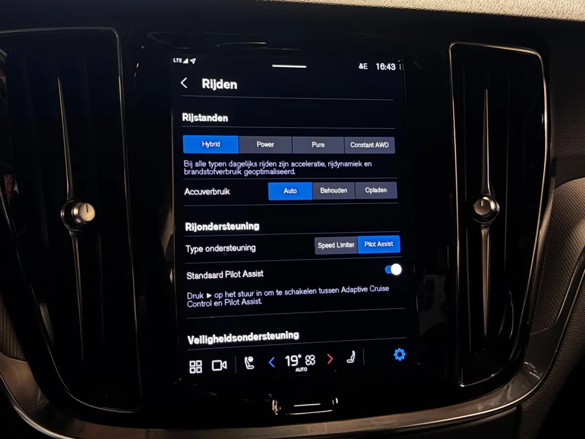 2.0 T6 Plug-in hybrid AWD Ultimate Dark Long Range | Trekhaak | 100% SOH | Leder + Memory | Winter Pack