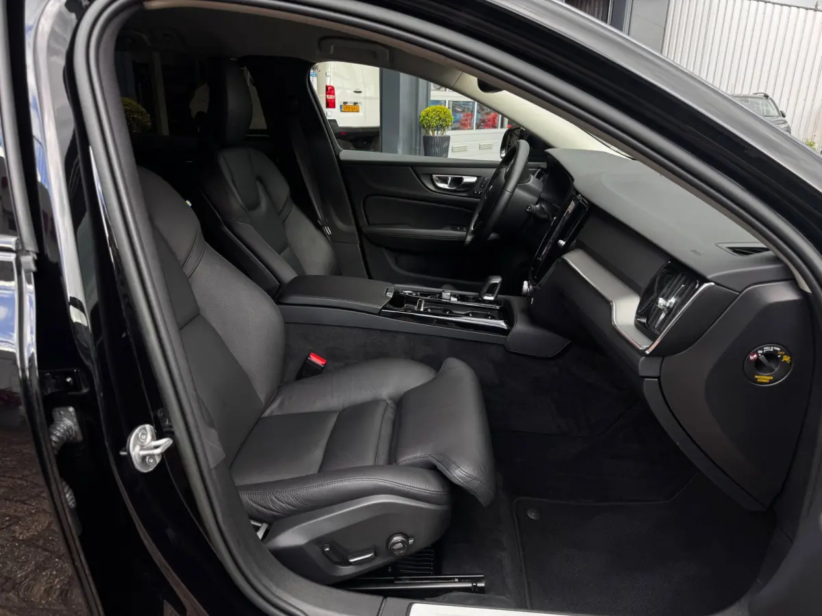 2.0 T6 Plug-in hybrid AWD Ultimate Dark Long Range | Trekhaak | 100% SOH | Leder + Memory | Winter Pack