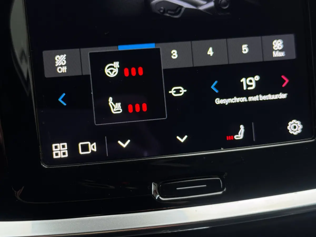 2.0 T6 Plug-in hybrid AWD Ultimate Dark Long Range | Trekhaak | 100% SOH | Leder + Memory | Winter Pack