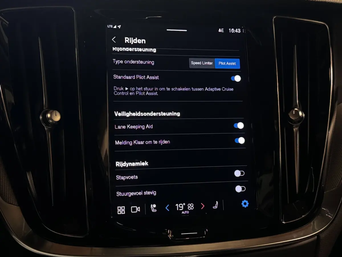 2.0 T6 Plug-in hybrid AWD Ultimate Dark Long Range | Trekhaak | 100% SOH | Leder + Memory | Winter Pack
