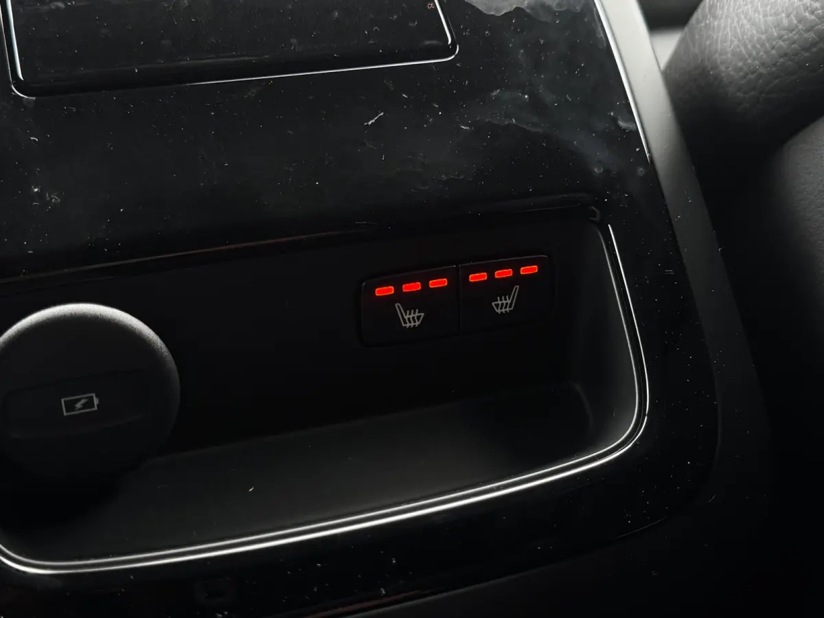 2.0 T6 Plug-in hybrid AWD Ultimate Dark Long Range | Trekhaak | 100% SOH | Leder + Memory | Winter Pack