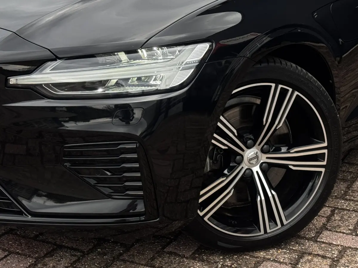 2.0 T6 Plug-in hybrid AWD Ultimate Dark Long Range | Trekhaak | 100% SOH | Leder + Memory | Winter Pack