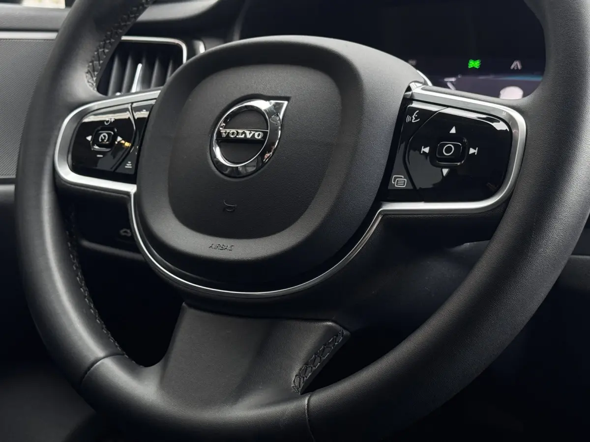 2.0 T6 Plug-in hybrid AWD Ultimate Dark Long Range | Trekhaak | 100% SOH | Leder + Memory | Winter Pack