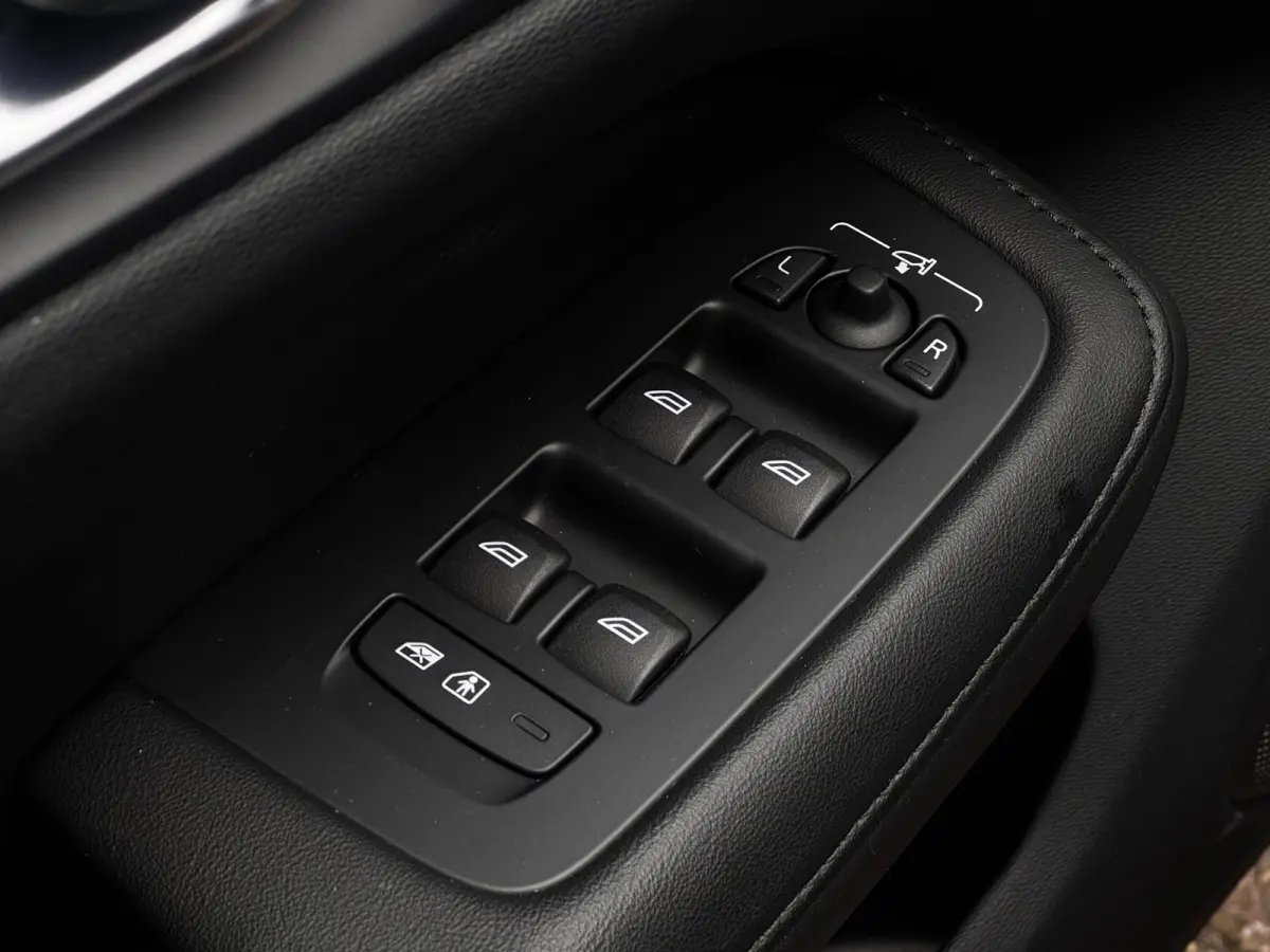 2.0 T6 Plug-in hybrid AWD Ultimate Dark Long Range | Trekhaak | 100% SOH | Leder + Memory | Winter Pack