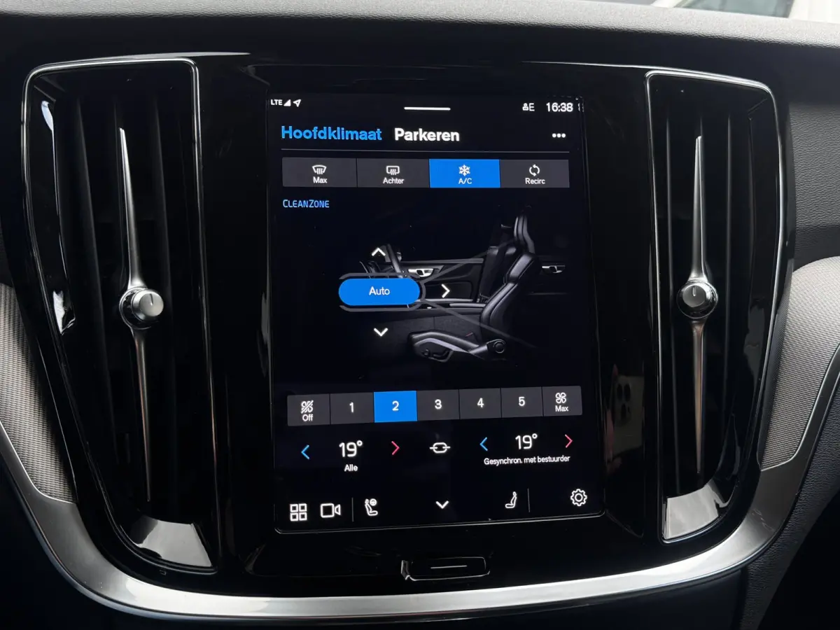 2.0 T6 Plug-in hybrid AWD Ultimate Dark Long Range | Trekhaak | 100% SOH | Leder + Memory | Winter Pack