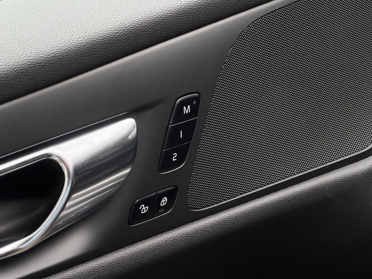 2.0 T6 Plug-in hybrid AWD Ultimate Dark Long Range | Trekhaak | 100% SOH | Leder + Memory | Winter Pack