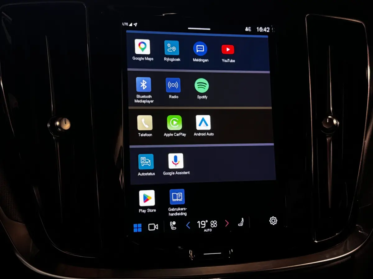2.0 T6 Plug-in hybrid AWD Ultimate Dark Long Range | Trekhaak | 100% SOH | Leder + Memory | Winter Pack
