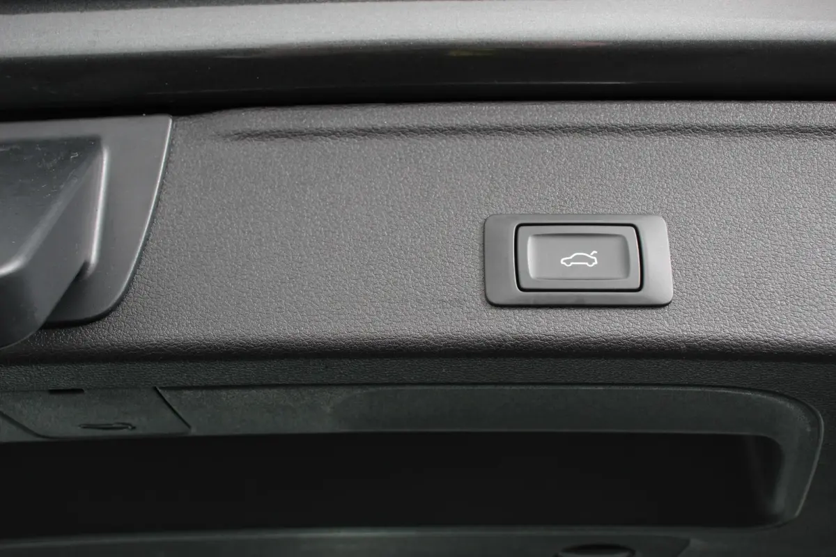 40 TFSI 204 pk S-tronic S Line Plus Navigatie Adaptive Cruise Control Parkeersensoren Lane Assist Elektrische achterklep Stoelverwarming Ledverlichting Virtual Cockpit Climatronic