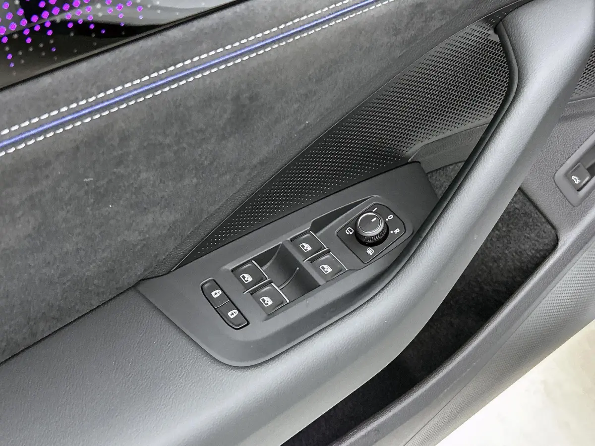 1.5 eTSI R-Line Business 150 PK| Origineel Nederlands | 1e Eigenaar | Panoramadak | Navigatie | 360 Camera | Dodehoekdetectie | Black Style | Stoelverwarming Voor & Achter | Harman Kardon Pr