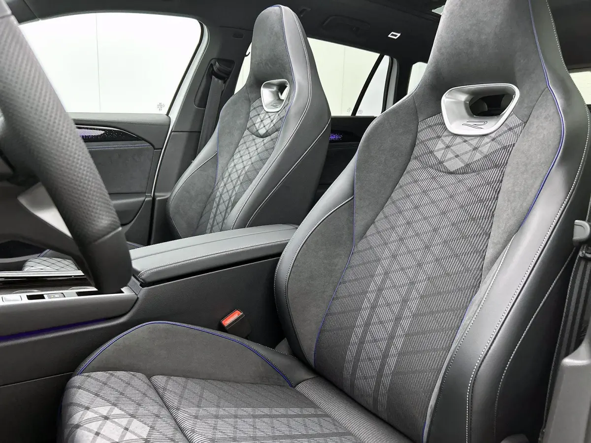 1.5 eTSI R-Line Business 150 PK| Origineel Nederlands | 1e Eigenaar | Panoramadak | Navigatie | 360 Camera | Dodehoekdetectie | Black Style | Stoelverwarming Voor & Achter | Harman Kardon Pr