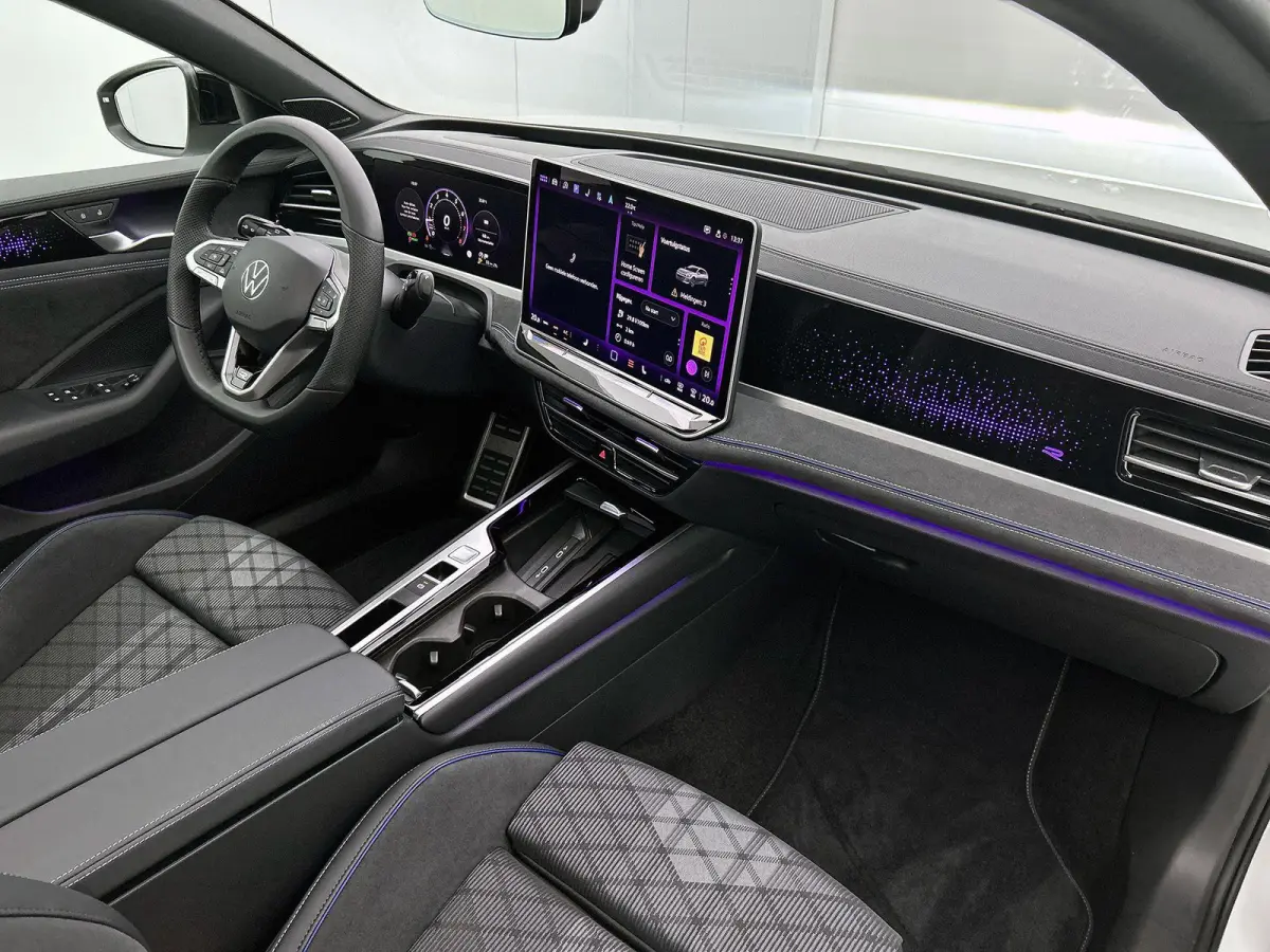 1.5 eTSI R-Line Business 150 PK| Origineel Nederlands | 1e Eigenaar | Panoramadak | Navigatie | 360 Camera | Dodehoekdetectie | Black Style | Stoelverwarming Voor & Achter | Harman Kardon Pr