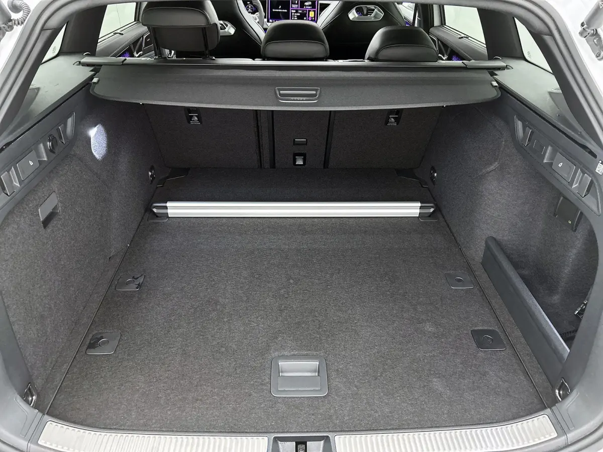 1.5 eTSI R-Line Business 150 PK| Origineel Nederlands | 1e Eigenaar | Panoramadak | Navigatie | 360 Camera | Dodehoekdetectie | Black Style | Stoelverwarming Voor & Achter | Harman Kardon Pr