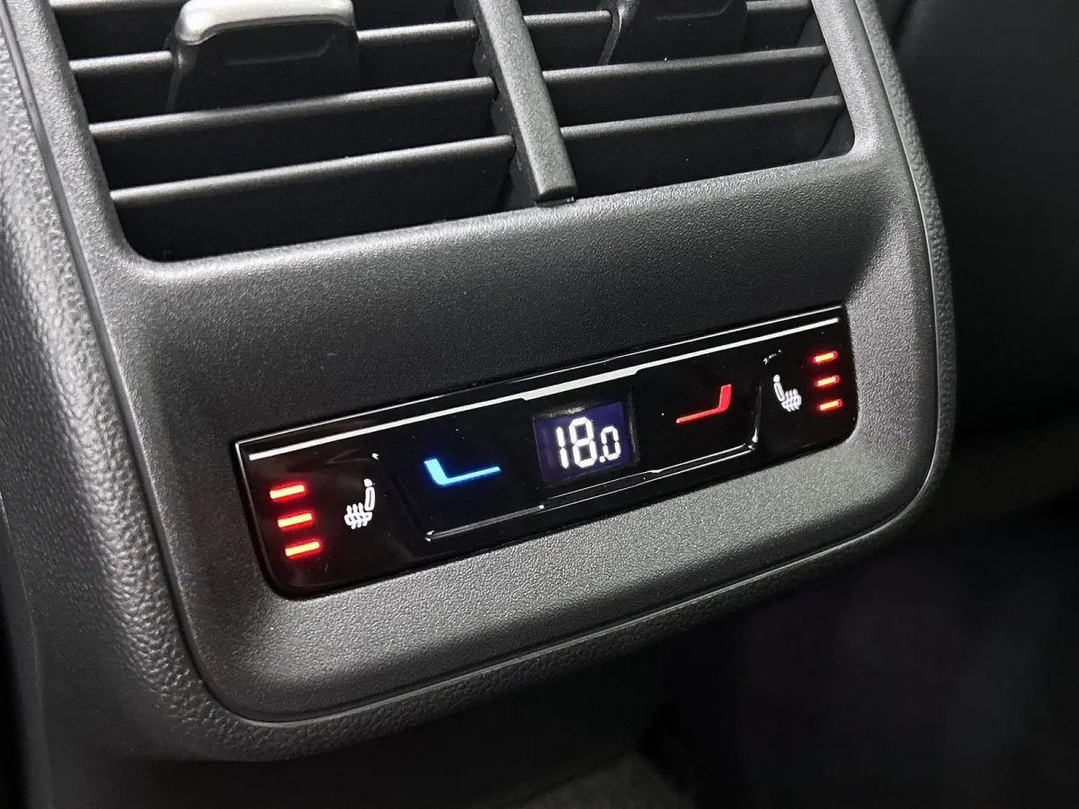 1.5 eTSI R-Line Business 150 PK| Origineel Nederlands | 1e Eigenaar | Panoramadak | Navigatie | 360 Camera | Dodehoekdetectie | Black Style | Stoelverwarming Voor & Achter | Harman Kardon Pr