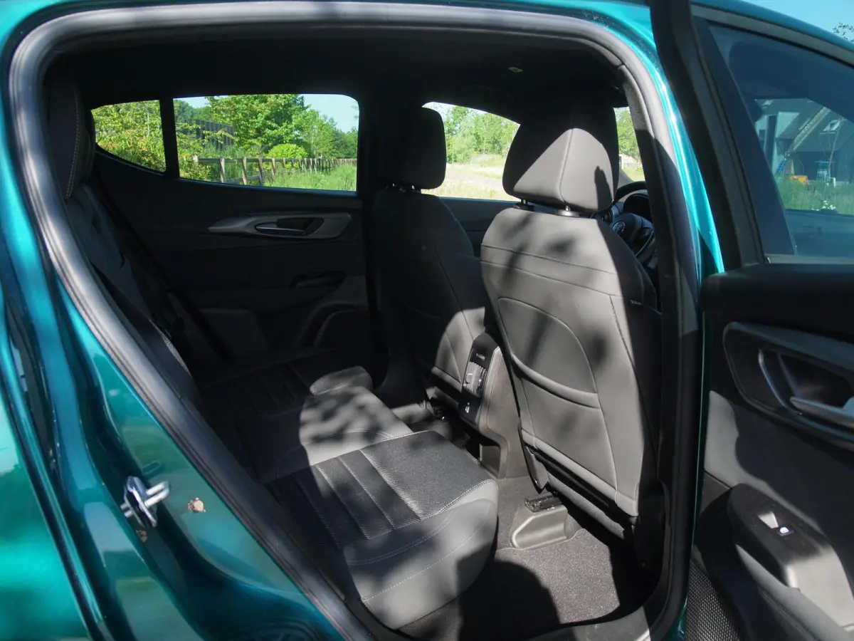 1.3T PHEV Edizione Speciale | 280PK | Winterpakket | NL-Auto | Camera |