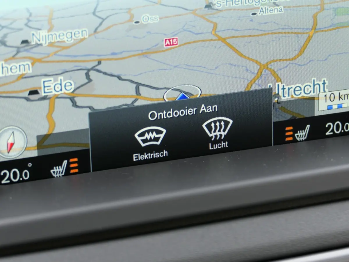 T4 AUT Polar Navi / Xenon / Trekhaak / Bluetooth