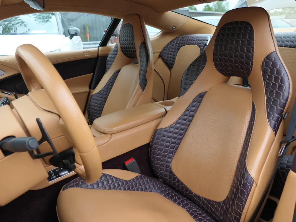 6.0 V12 Touchtronic Ceramic brakes / Bang&Olufsen / Navigatie
