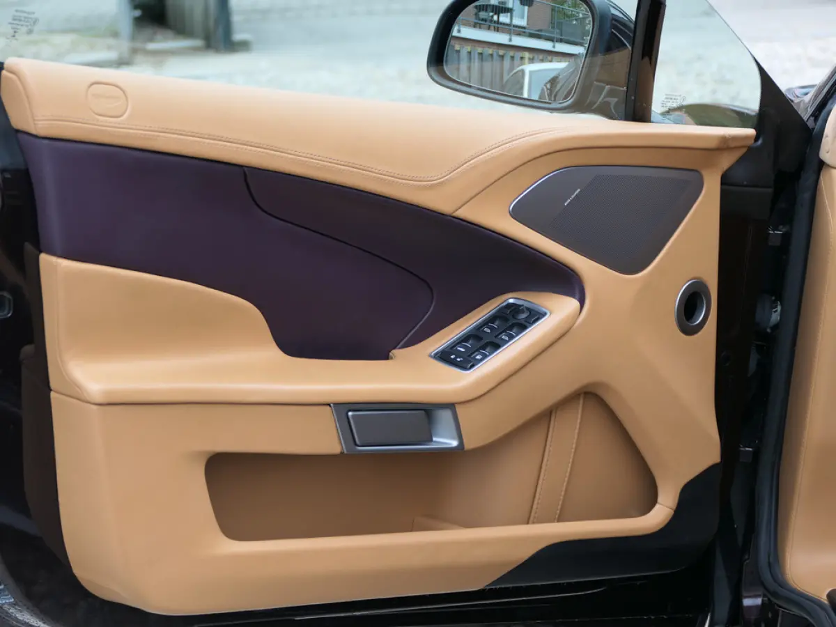 6.0 V12 Touchtronic Ceramic brakes / Bang&Olufsen / Navigatie