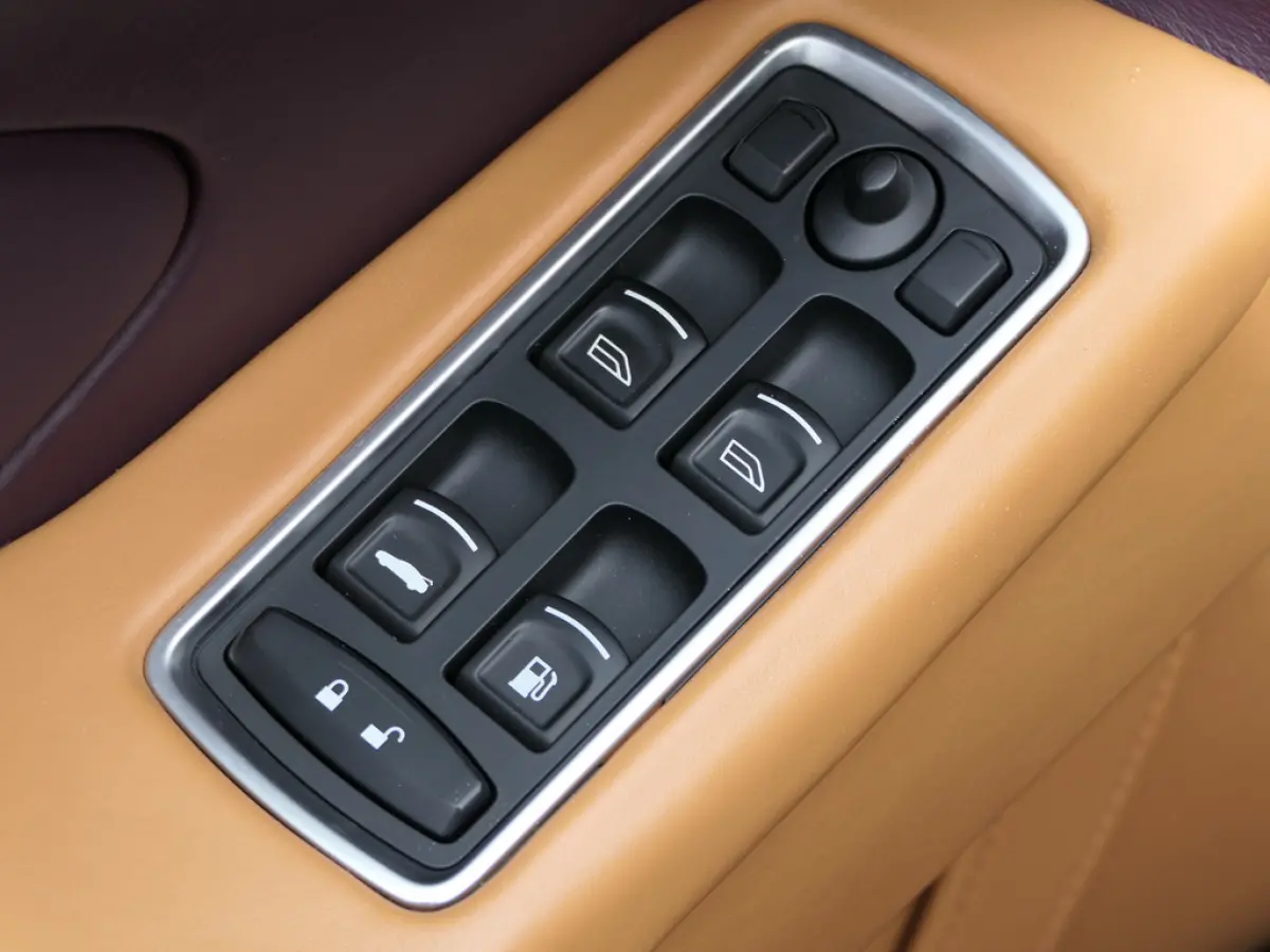 6.0 V12 Touchtronic Ceramic brakes / Bang&Olufsen / Navigatie