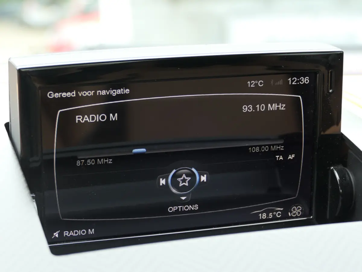 6.0 V12 Touchtronic Ceramic brakes / Bang&Olufsen / Navigatie
