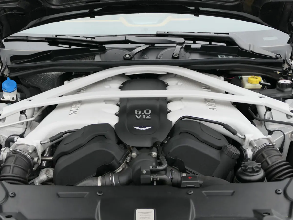 6.0 V12 Touchtronic Ceramic brakes / Bang&Olufsen / Navigatie