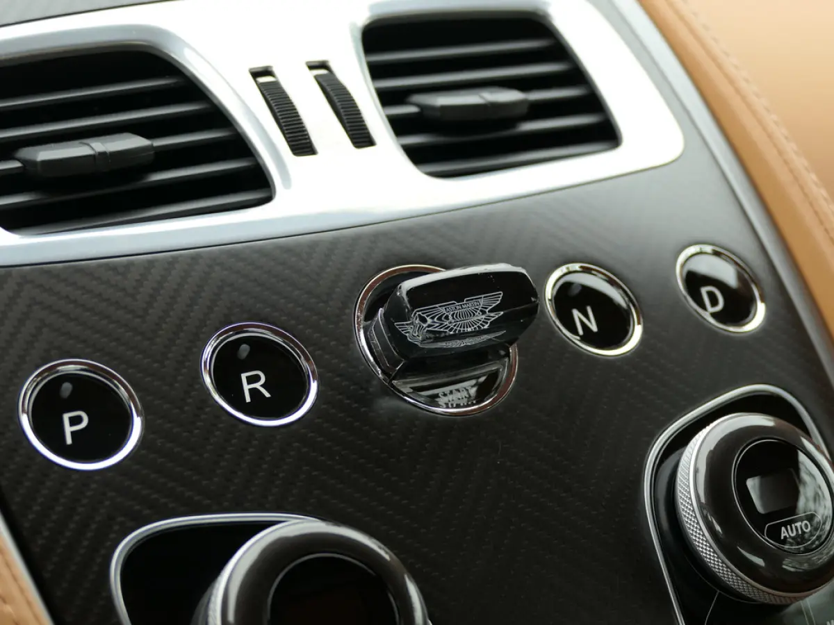 6.0 V12 Touchtronic Ceramic brakes / Bang&Olufsen / Navigatie