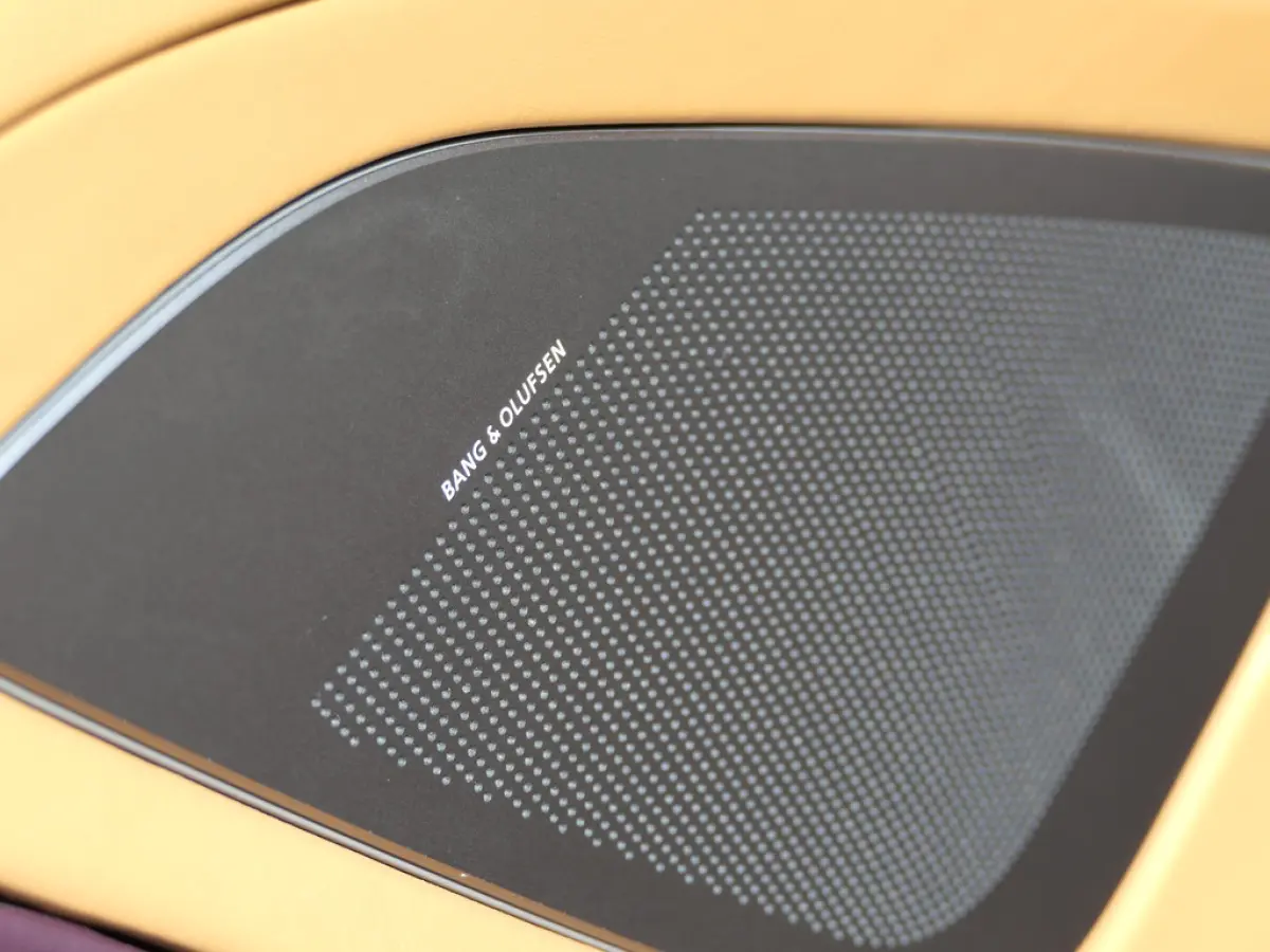 6.0 V12 Touchtronic Ceramic brakes / Bang&Olufsen / Navigatie