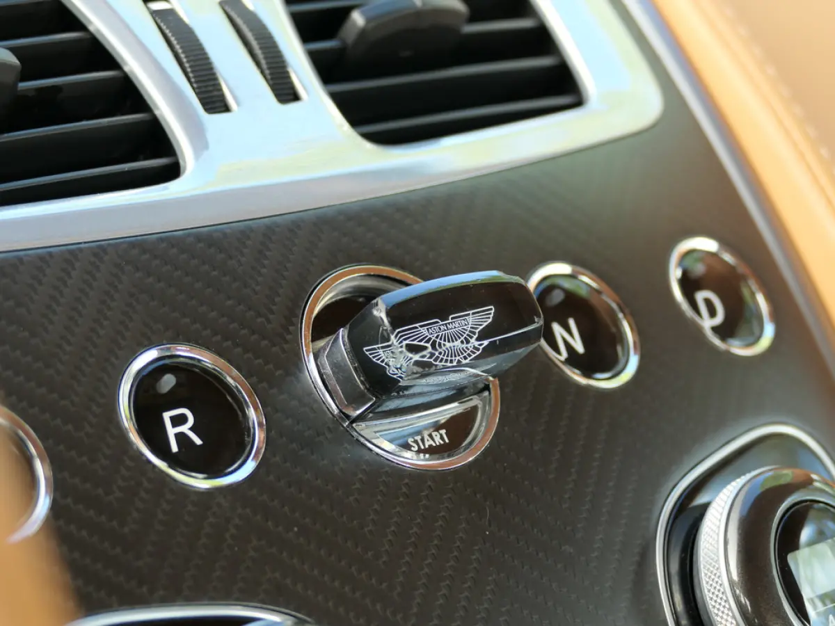 6.0 V12 Touchtronic Ceramic brakes / Bang&Olufsen / Navigatie