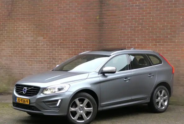 2.0 T5 FWD R-Design Xenon / Panoramadak / Standkachel / Camera
