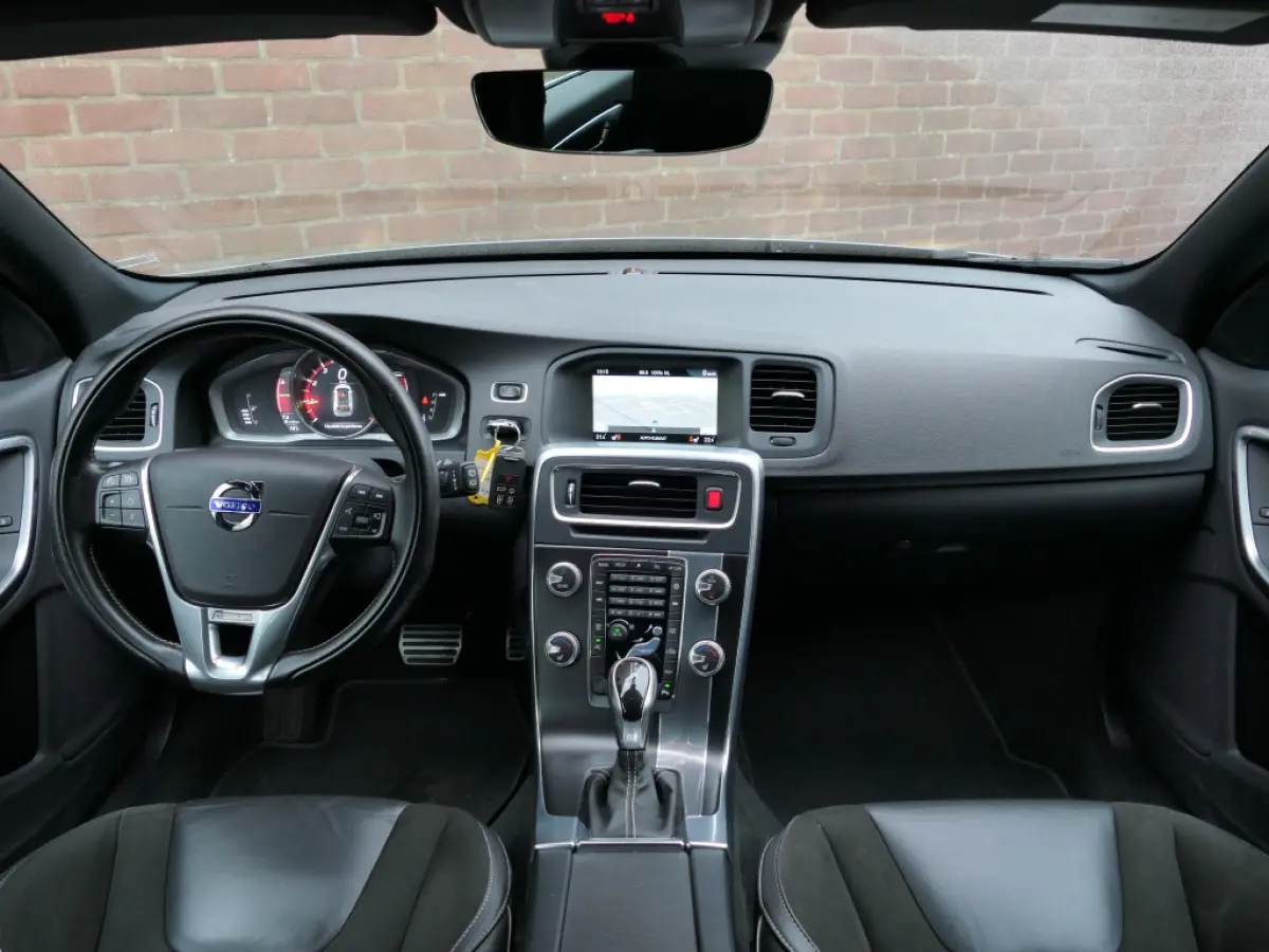 1.5 T3 AUT R-Design Standkachel / Cruise control / Xenon