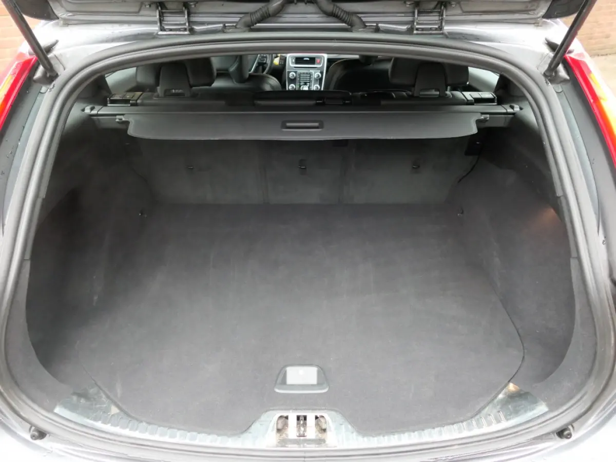 1.5 T3 AUT R-Design Standkachel / Cruise control / Xenon