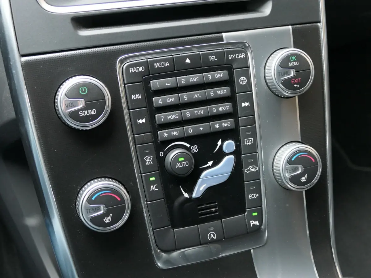 1.5 T3 AUT R-Design Standkachel / Cruise control / Xenon
