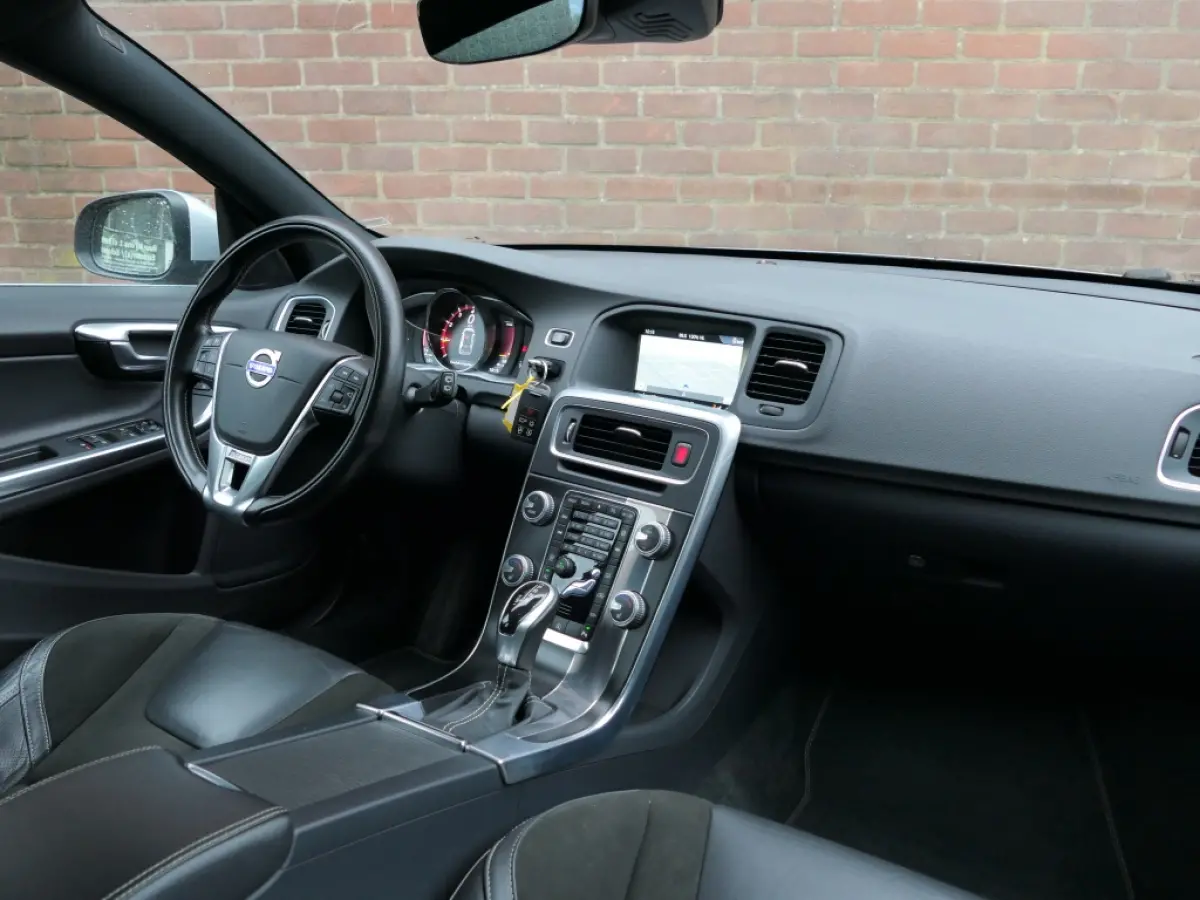 1.5 T3 AUT R-Design Standkachel / Cruise control / Xenon