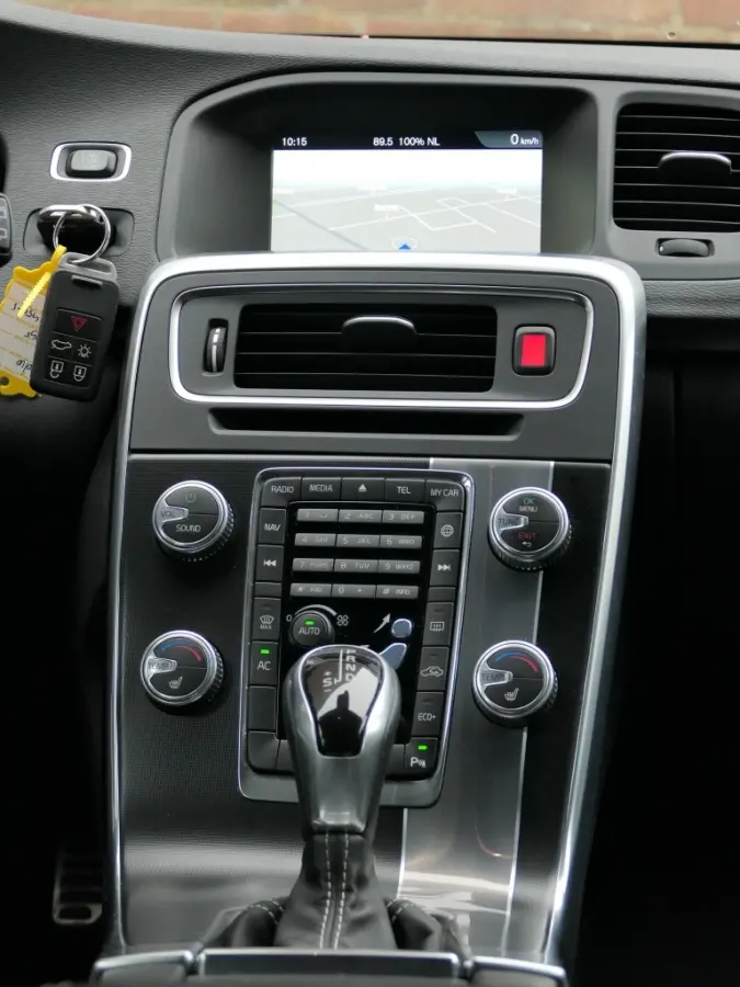 1.5 T3 AUT R-Design Standkachel / Cruise control / Xenon