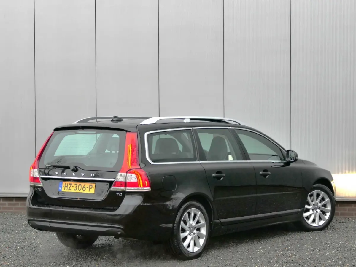 2.0 T4 AUT Inscription Edition. Schuifdak / Standkachel / Houten