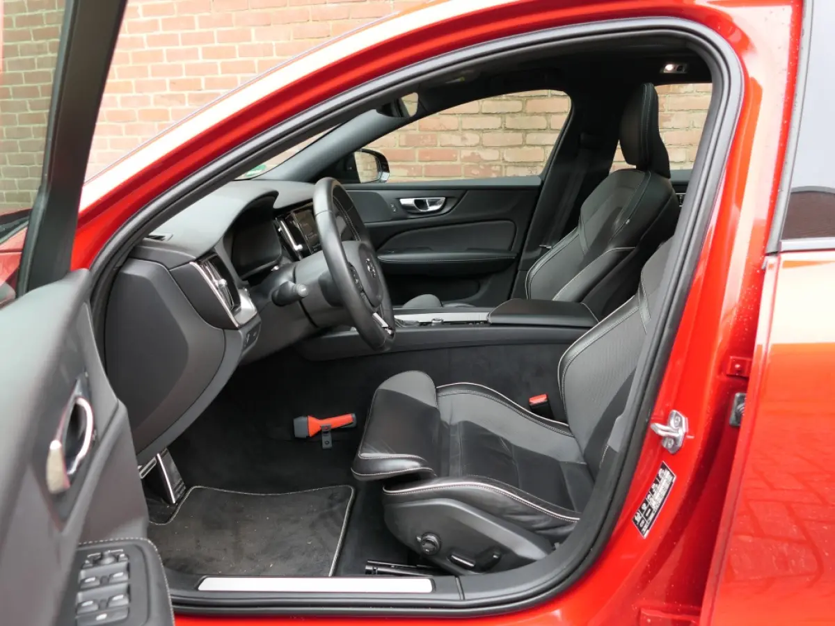 T4 AUT R-Design 12 MND garantie Pilot assist / Camera / Trekhaak