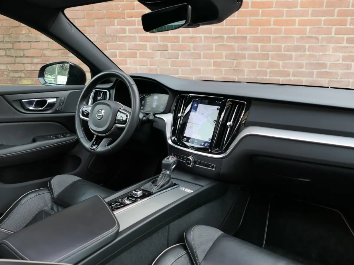 T4 AUT R-Design 12 MND garantie Pilot assist / Camera / Trekhaak
